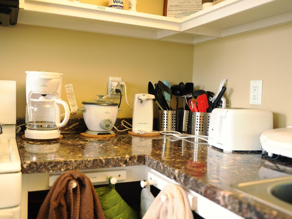 Camelot Inn At Honeyville מראה חיצוני תמונה