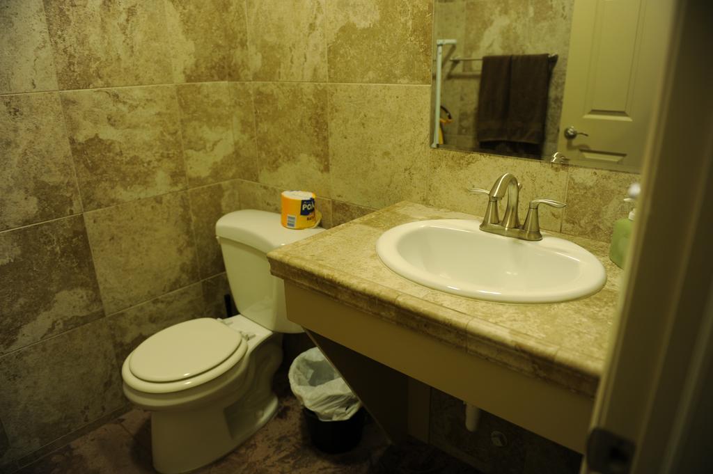 Camelot Inn At Honeyville מראה חיצוני תמונה