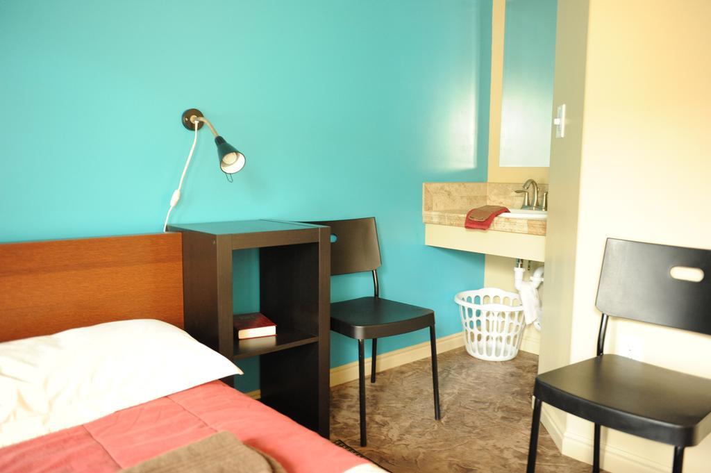 Camelot Inn At Honeyville חדר תמונה