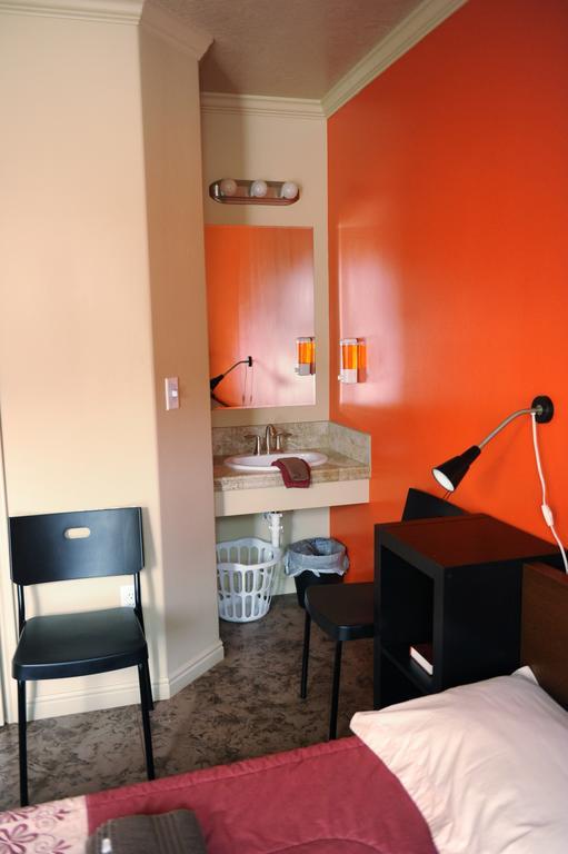 Camelot Inn At Honeyville חדר תמונה