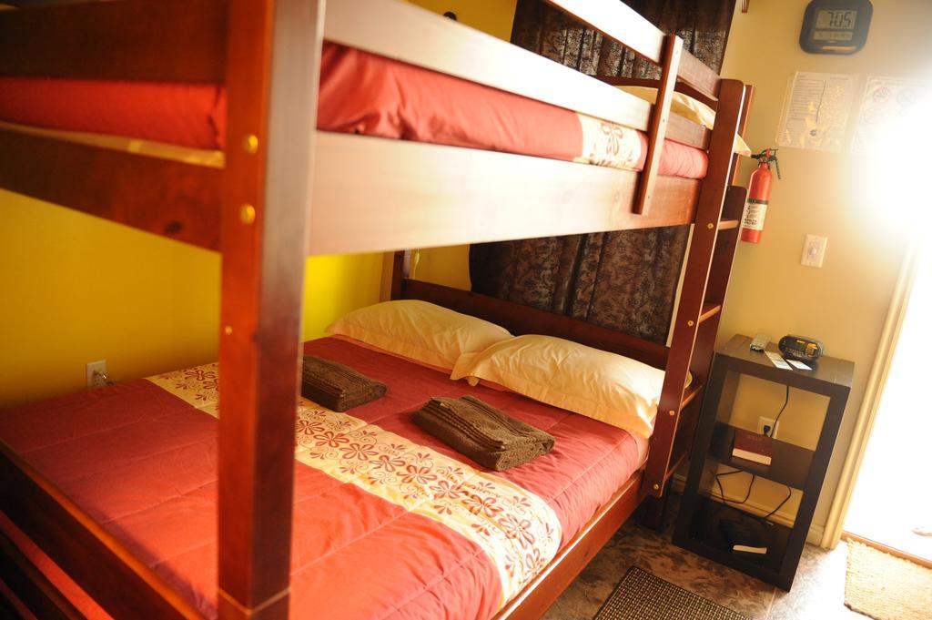 Camelot Inn At Honeyville חדר תמונה