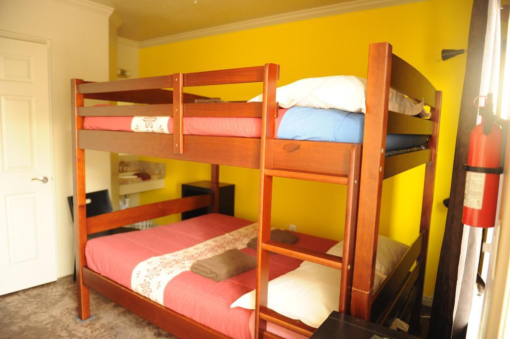 Camelot Inn At Honeyville חדר תמונה