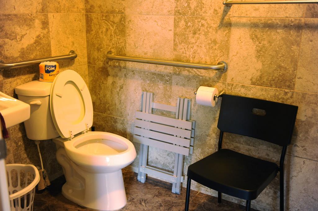Camelot Inn At Honeyville חדר תמונה