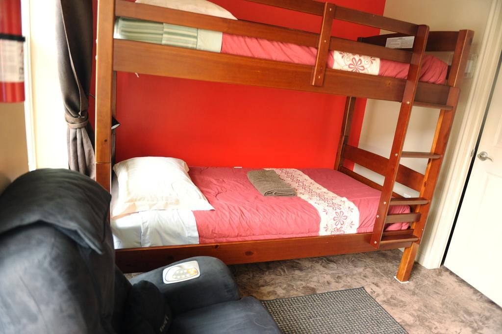 Camelot Inn At Honeyville חדר תמונה